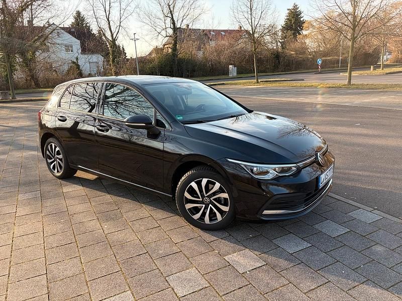 Gebraucht VW Golf VIII Active 150 PS (110 kW) 2023 Schwarz Kleinwagen