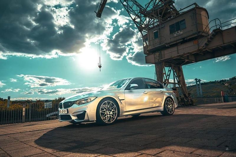 Silber Gebraucht 2015 BMW M3 Shadowline Limousine | 59.999 € - Bild 1/4