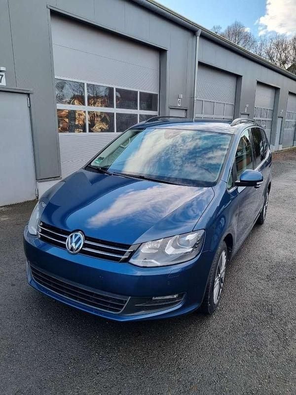 Blau Gebraucht 2016 VW Sharan Comfortline Van / Kleinbus | 19.900 € (Guter Preis) - Bild 1/4