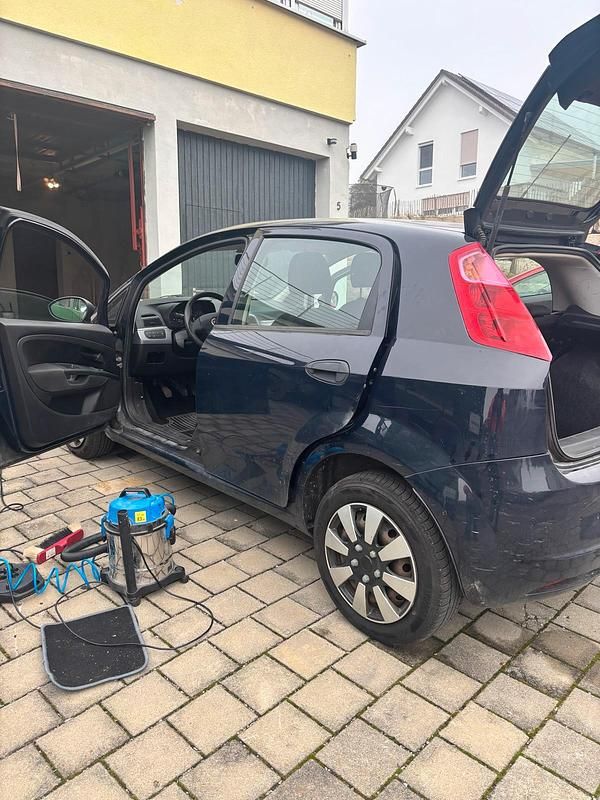 Gebraucht Fiat Grande Punto 65 PS (47 kW) 2009 Blau Kleinwagen
