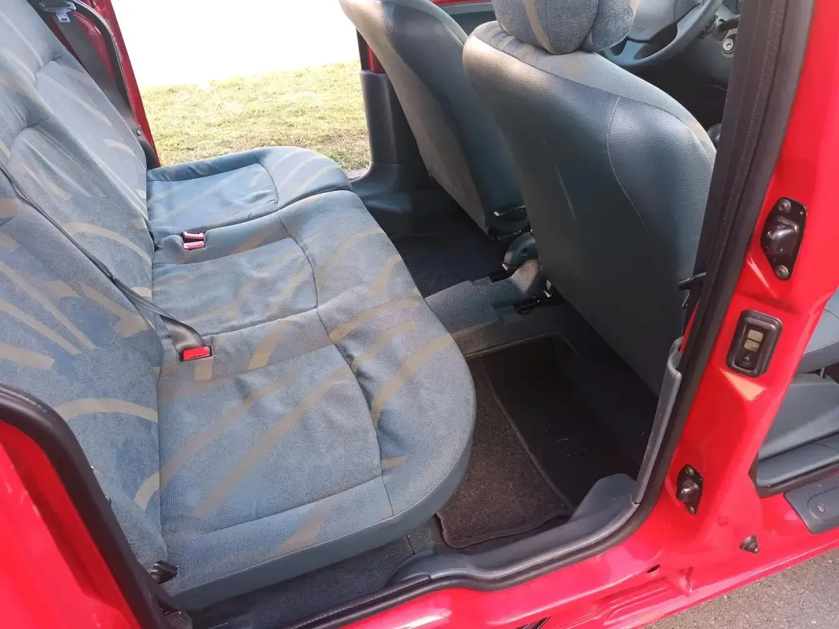 Gebraucht Renault Kangoo 86 PS (63 kW) 2000 Rot Van / Kleinbus