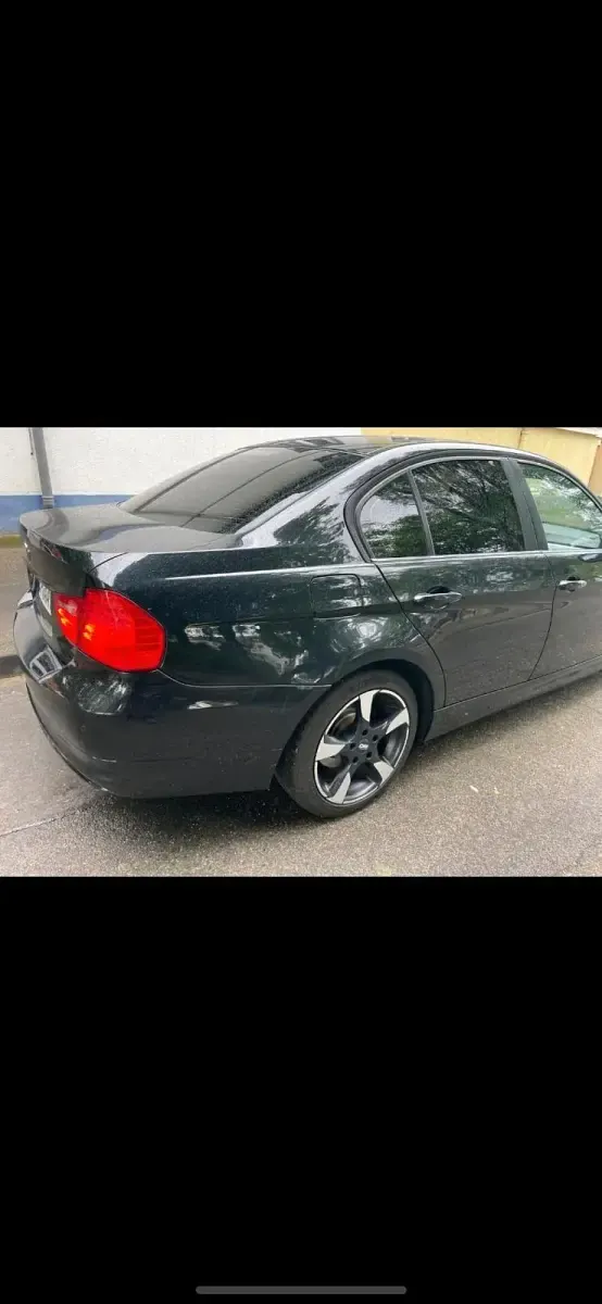 Gebraucht BMW 320 177 PS (130 kW) 2009 Schwarz Limousine