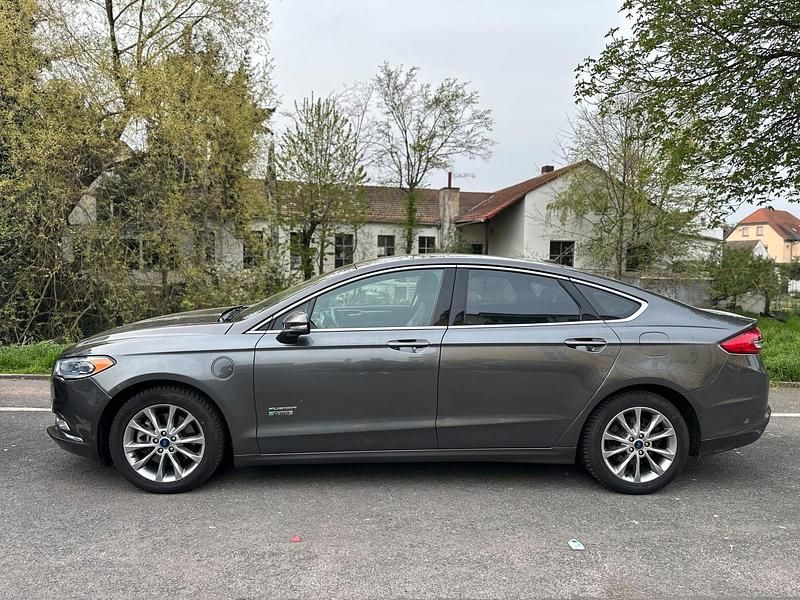 Andere farben Gebraucht 2017 Ford Fusion Limousine | 11.000 € - Bild 1/4