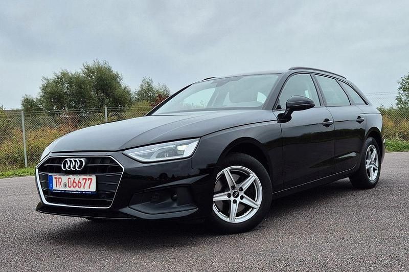 Brillantschwarz Gebraucht 2022 Audi A4 Basis Kombi | 21.970 € (Fairer Preis) - Bild 1/4