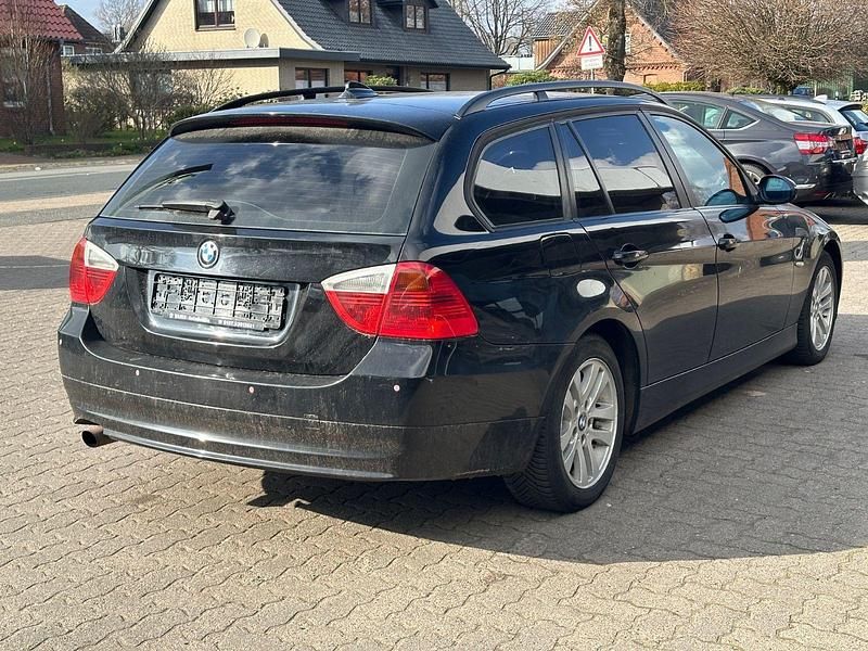 Gebraucht BMW 320 163 PS (119 kW) 2007 Schwarz Kombi