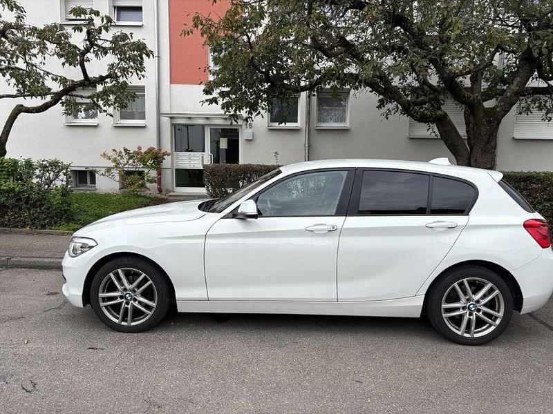 Weiß Gebraucht 2015 BMW 116 Sport Line Kleinwagen | 10.600 € (Guter Preis) - Bild 1/4