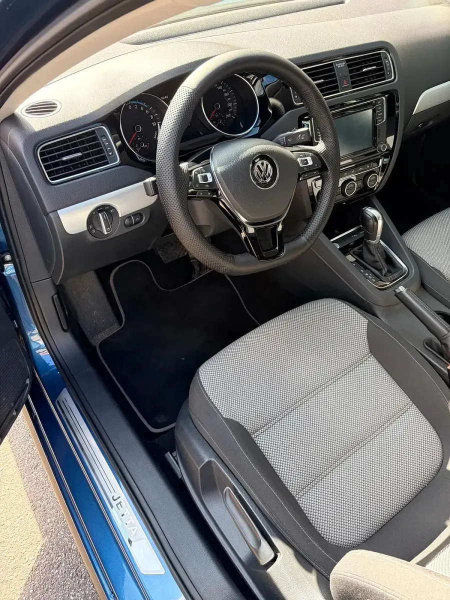 Gebraucht VW Jetta 150 PS (110 kW) 2016 Blau Limousine