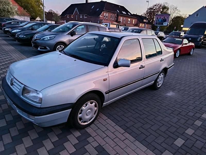 Second-hand VW Vento 90 CP (66 kW) 1996 Gri Berlinǎ