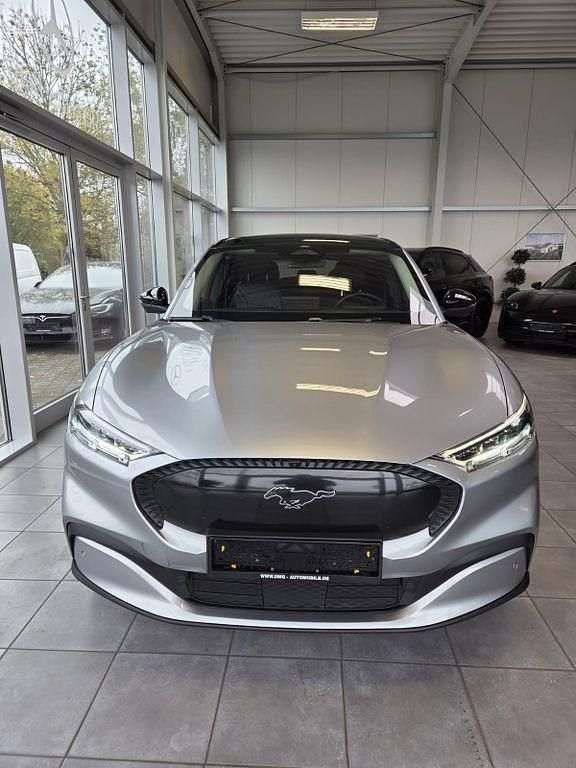 Gebraucht Ford Mustang Mach-E Basis 197 kW (269 PS) 2022 Iconicsilber metallic SUV