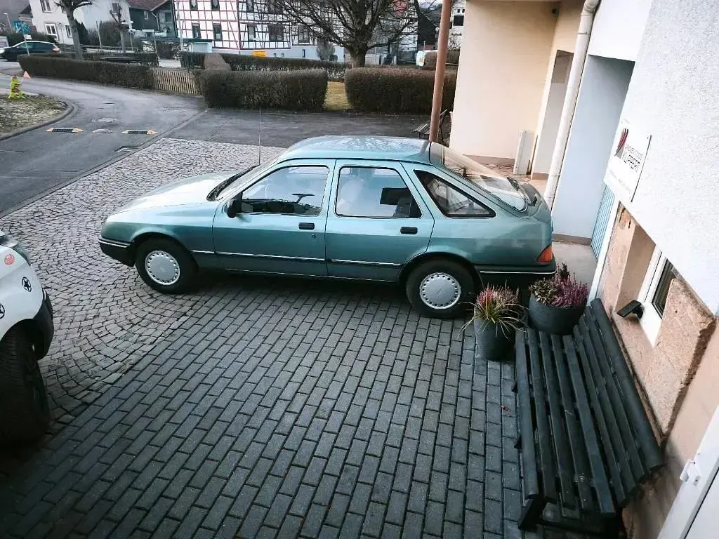 Occasion Ford Sierra 75 ch (55 kW) 1983 Vert Berline