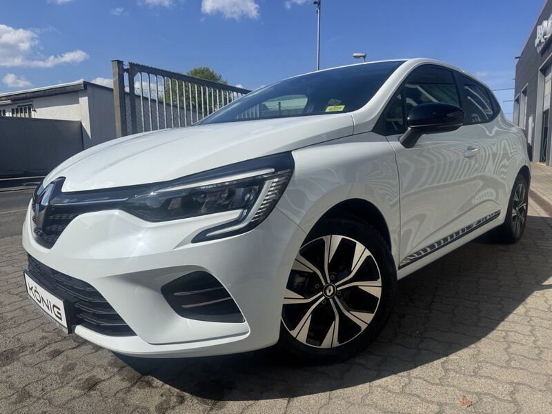 Weiß Gebraucht 2023 Renault Clio V Evolution Limousine | 12.995 € (Guter Preis) - Bild 1/4