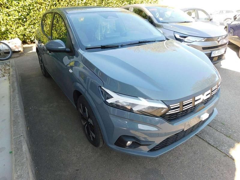 Neu Dacia Sandero Expression 91 PS (66 kW) 2025 Grau Kleinwagen