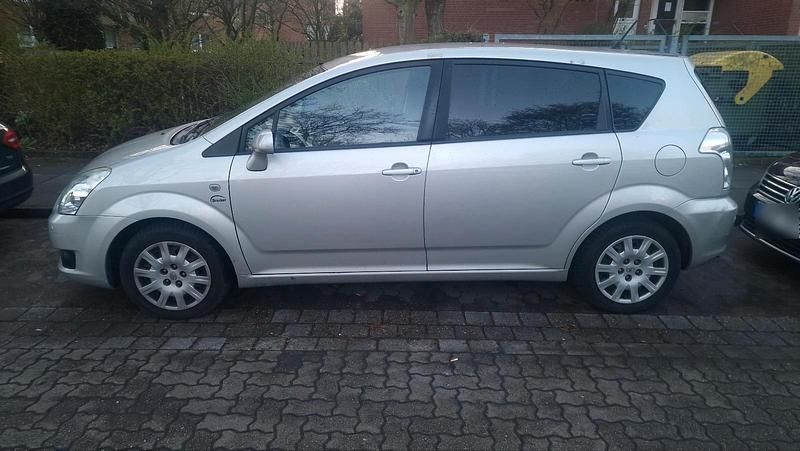 Gebraucht Toyota Corolla Verso 129 PS (94 kW) 2009 Silber Van / Kleinbus