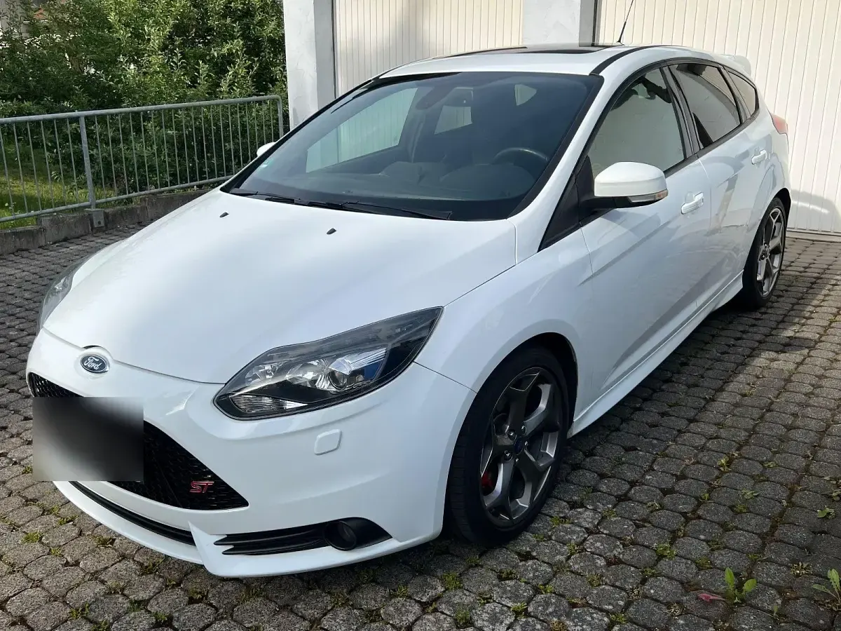 Gebraucht Ford Focus ST 250 PS (183 kW) 2014 Weiß Limousine