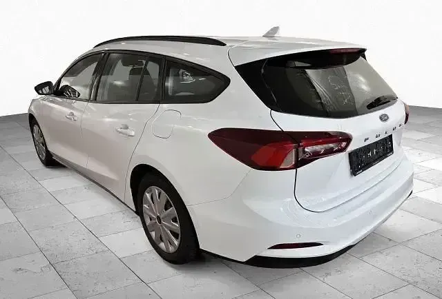 Gebraucht Ford Focus Trend 305 PS (224 kW) 2021 Schwarz Limousine