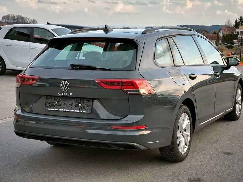 Second-hand VW Golf VIII Life 116 CP (85 kW) 2022 Gri Break