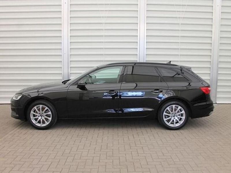 Gebraucht Audi A4 150 PS (110 kW) 2022 Mythosschwarz metallic Kombi