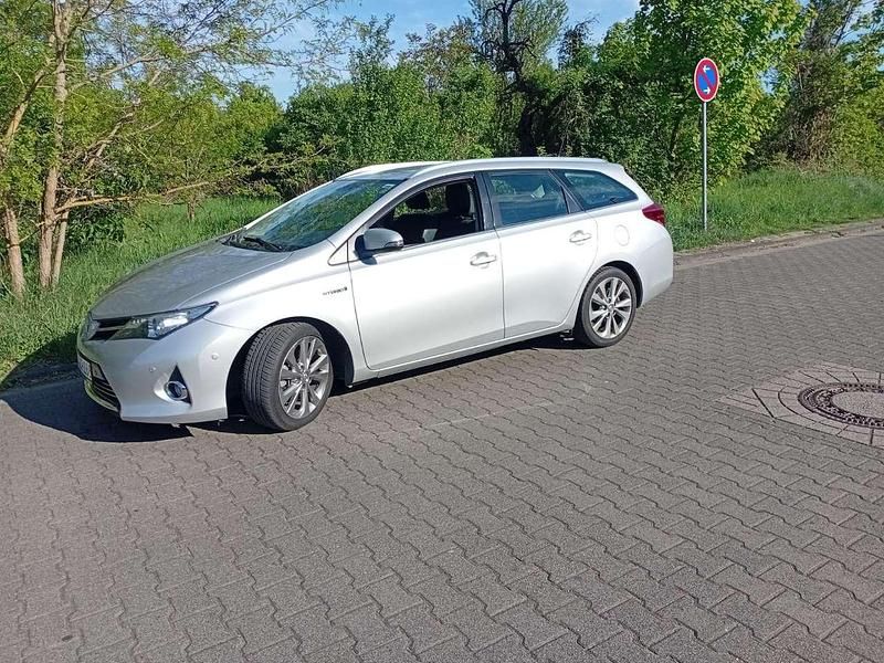 Gebraucht Toyota Auris Hybrid 99 PS (72 kW) 2015 Kombi
