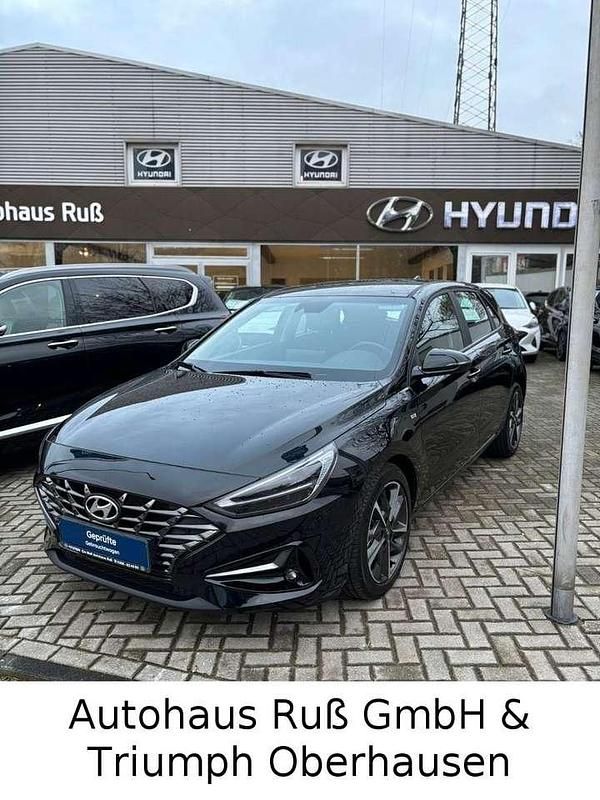 Abyss black / mic Gebraucht 2024 Hyundai i30 Comfort Limousine | 26.690 € (Etwas zu teuer) - Bild 1/4