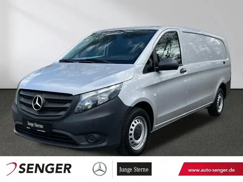 Silber Gebraucht 2023 Mercedes Vito Van / Kleinbus | 30.286 € (Superpreis) - Bild 1/1