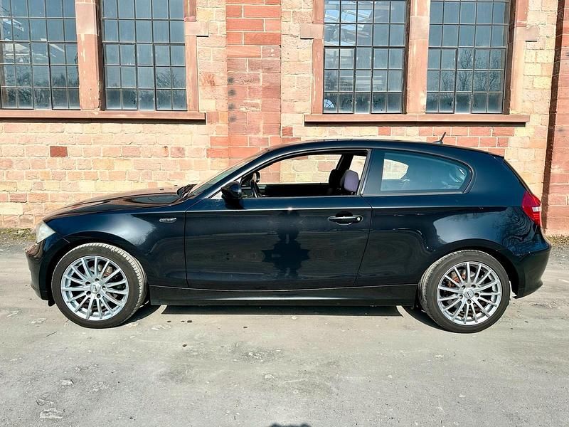 Gebraucht BMW 118 143 PS (105 kW) 2010 Schwarz Kleinwagen