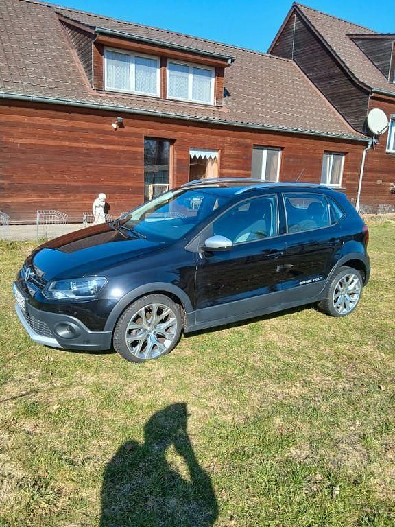 Gebraucht VW Polo Sound 90 PS (66 kW) 2016 Schwarz Kleinwagen