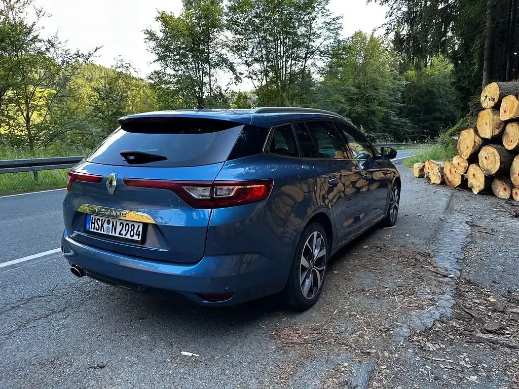 Gebraucht Renault Mégane III Bose Edition 132 PS (97 kW) 2016 Blau Limousine