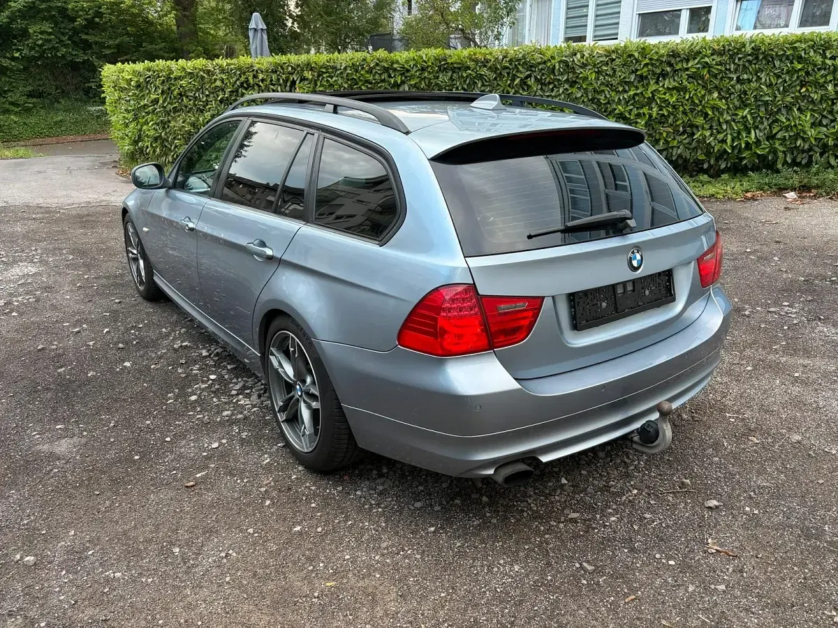 Gebraucht BMW 320 170 PS (125 kW) 2009 Blau Kombi