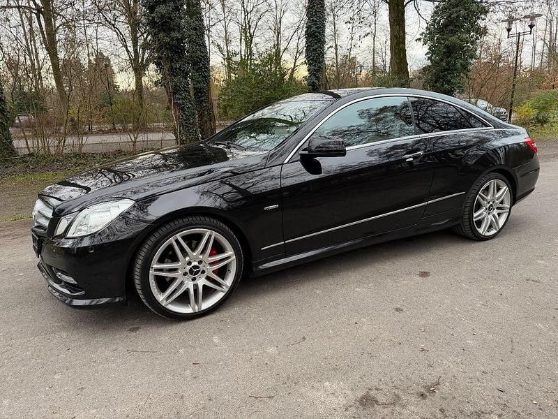 Gebraucht Mercedes E350 AMG line 265 PS (194 kW) 2011 Schwarz Coupé