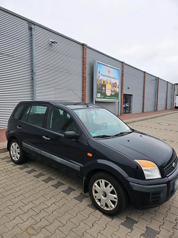 Second-hand Ford Fusion 2005 Albastru Hatchback