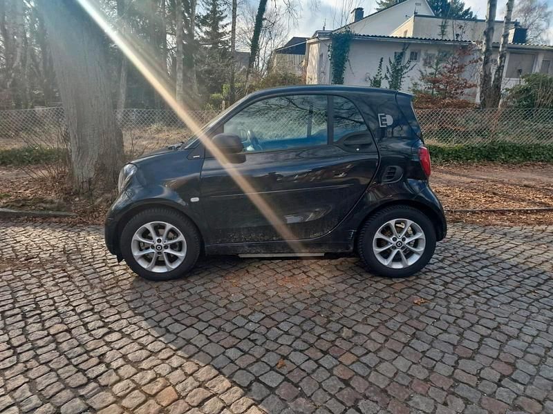 Gebraucht Smart ForTwo Electric Drive 30 kW (41 PS) 2018 Schwarz Coupé