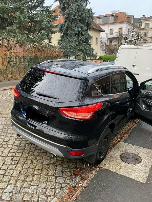 Gebraucht Ford Kuga 180 PS (132 kW) 2015 Schwarz SUV