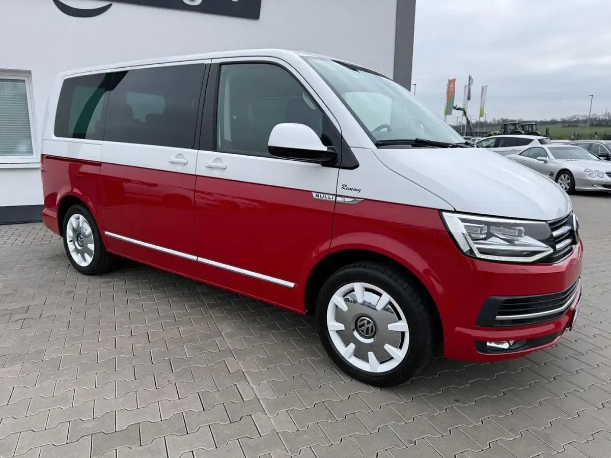 Gebraucht VW Multivan Highline 150 PS (110 kW) 2016 Weiß/rot Van / Kleinbus