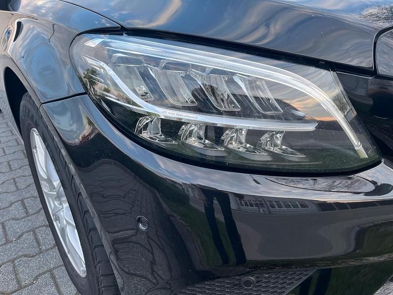 Gebraucht Mercedes C200 160 PS (117 kW) 2019 Schwarz Kombi