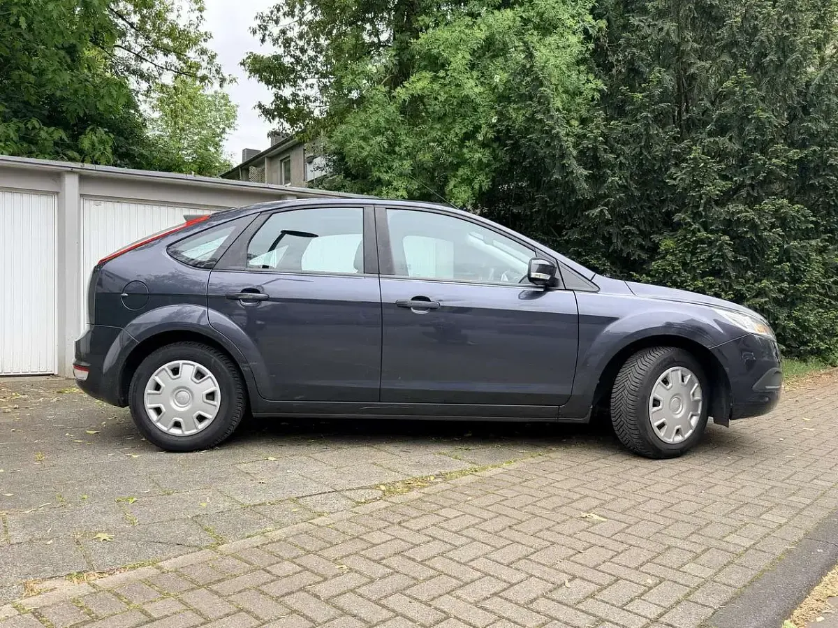Gebraucht Ford Focus Ambiente 101 PS (74 kW) 2009 Blau Limousine