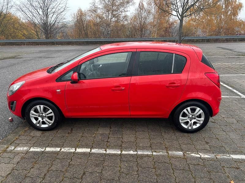 Rot Gebraucht 2013 Opel Corsa Kleinwagen | 4.950 € (Fairer Preis) - Bild 1/4