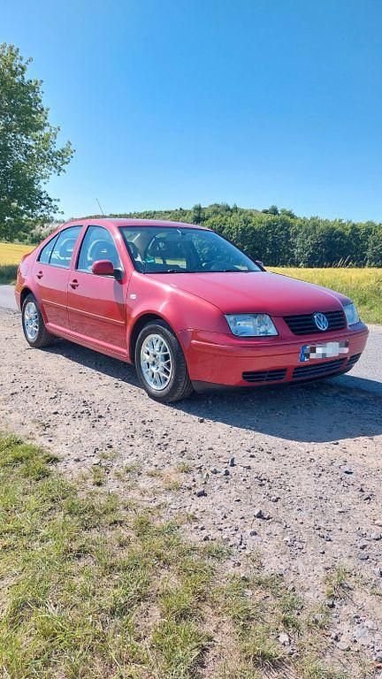 Rot Gebraucht 2001 VW Bora Highline Limousine | 3.499 € (Etwas zu teuer) - Bild 1/4