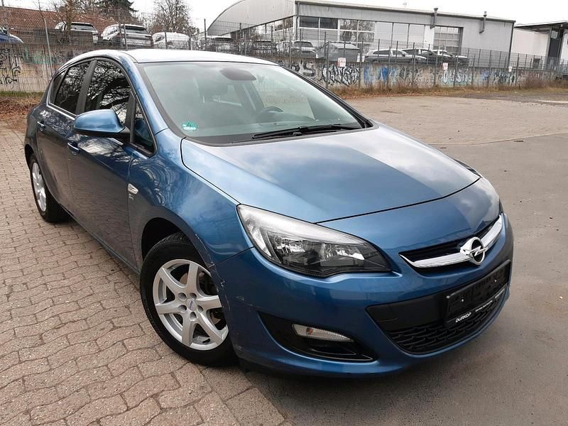 Second-hand Opel Astra 120 CP (88 kW) 2012 Albastru Berlinǎ