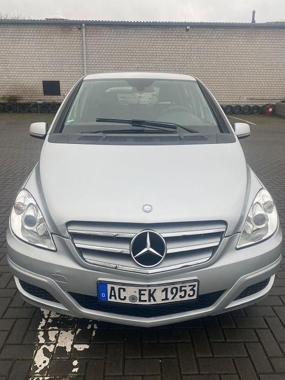 Gebraucht Mercedes B180 116 PS (85 kW) 2010 Silber Van / Kleinbus