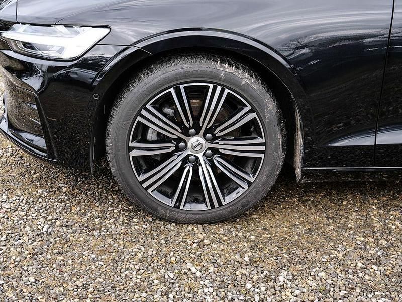 Gebraucht Volvo V60 Plus 197 PS (144 kW) 2025 Schwarz Kombi