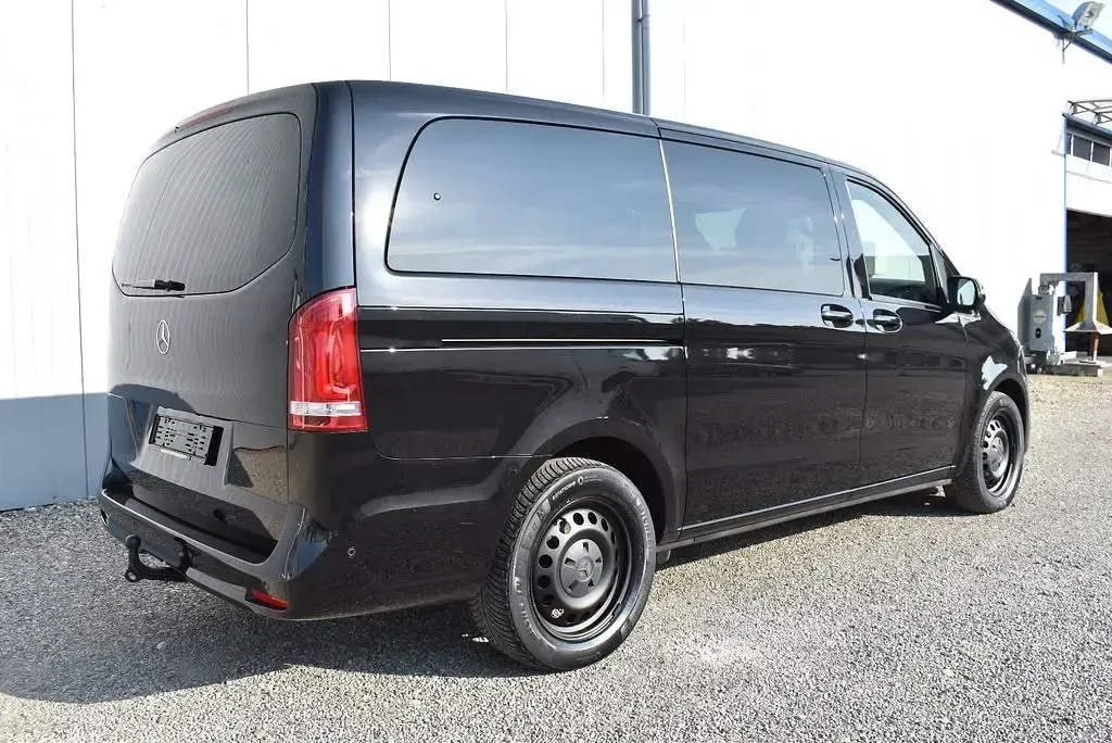 Gebraucht Mercedes V300 237 PS (174 kW) 2024 Schwarz Van / Kleinbus