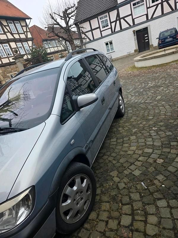 Gebraucht Opel Zafira 92 PS (67 kW) 2002 Silber Van / Kleinbus