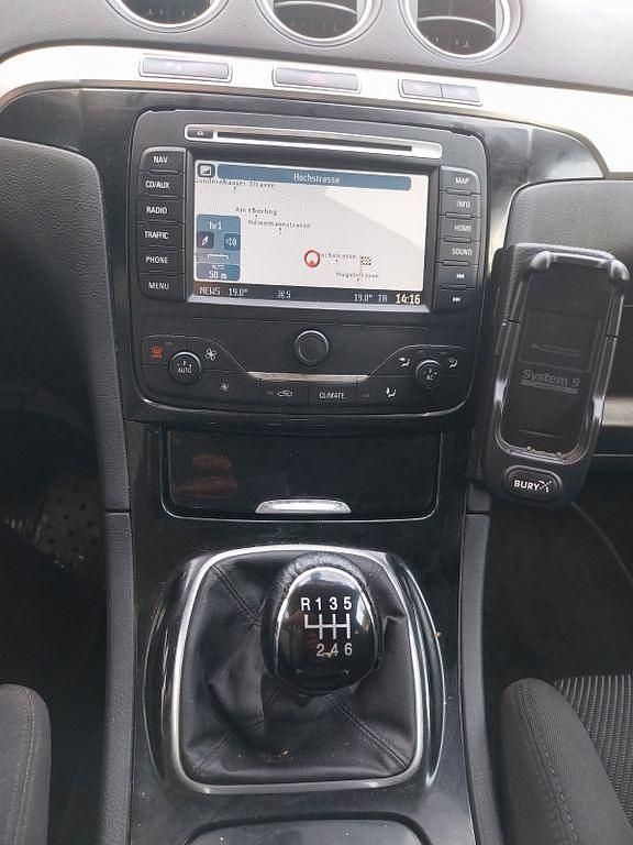 Gebraucht Ford S-MAX Titanium 140 PS (102 kW) 2011 Silber Van / Kleinbus