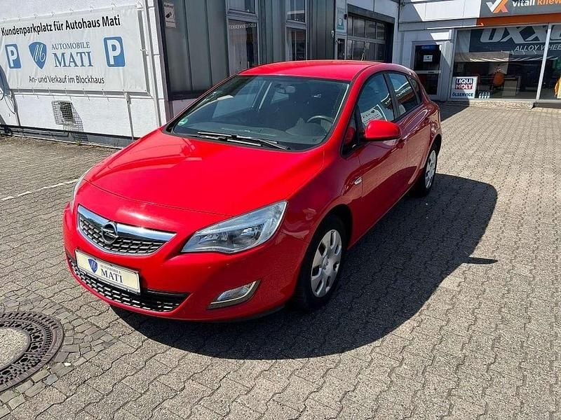 Usata Opel Astra 87 CV (63 kW) 2012 Rosso Berlina