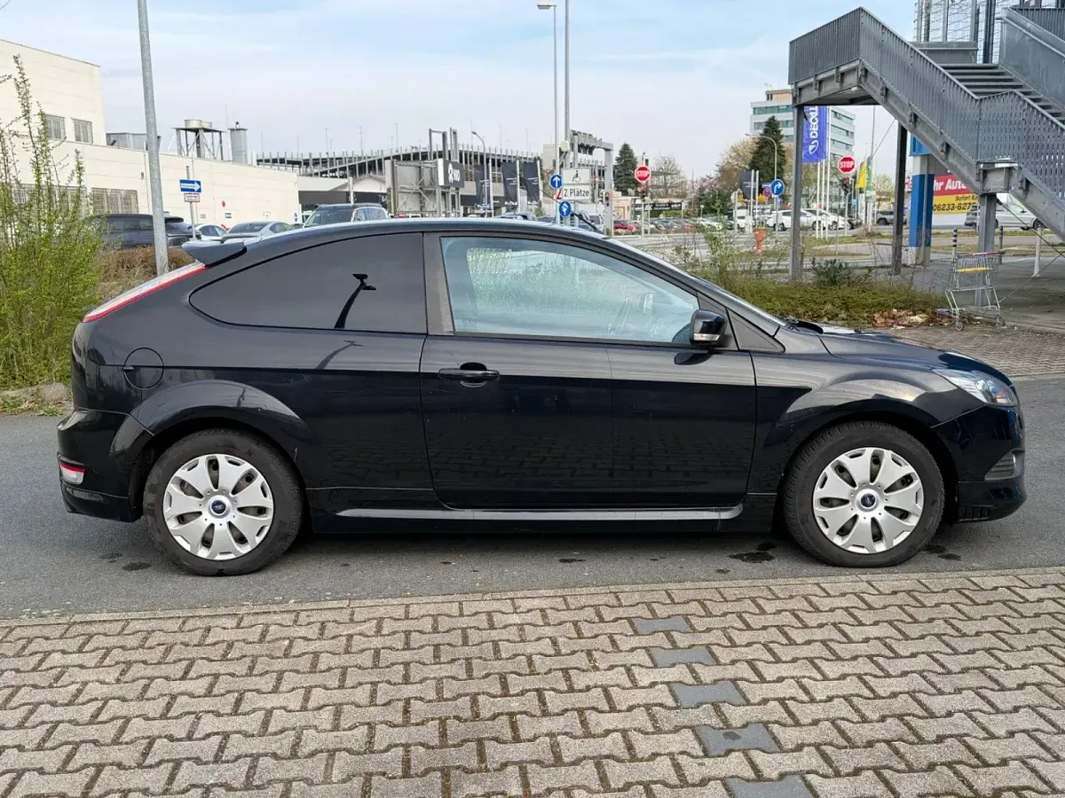 Używany Ford Focus ST-Line 136 KM (100 kW) 2009 Czarny Sedan/Limuzyna