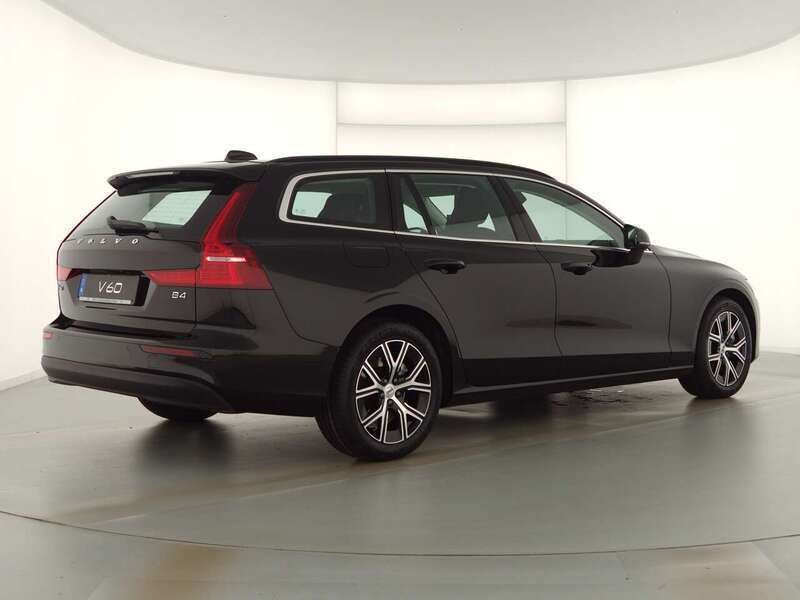Gebraucht Volvo V60 Core 198 PS (145 kW) 2023 Grau Kombi