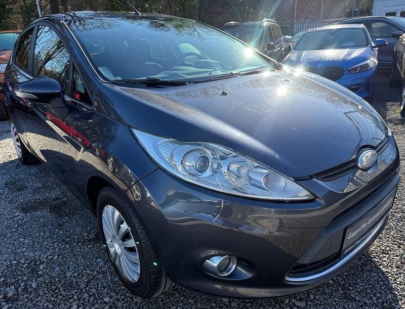 Gebraucht Ford Fiesta Titanium 90 PS (66 kW) 2009 Grau Kleinwagen