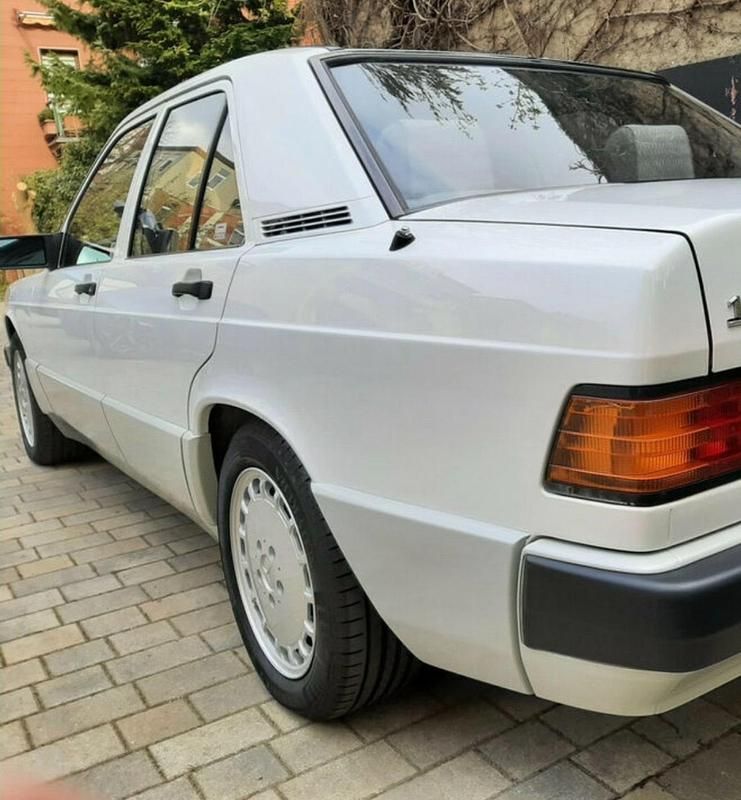 Weiß Gebraucht 1991 Mercedes 190 Limousine | 16.990 € - Bild 1/4