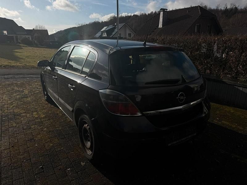 Gebraucht Opel Astra 90 PS (66 kW) 2009 Limousine
