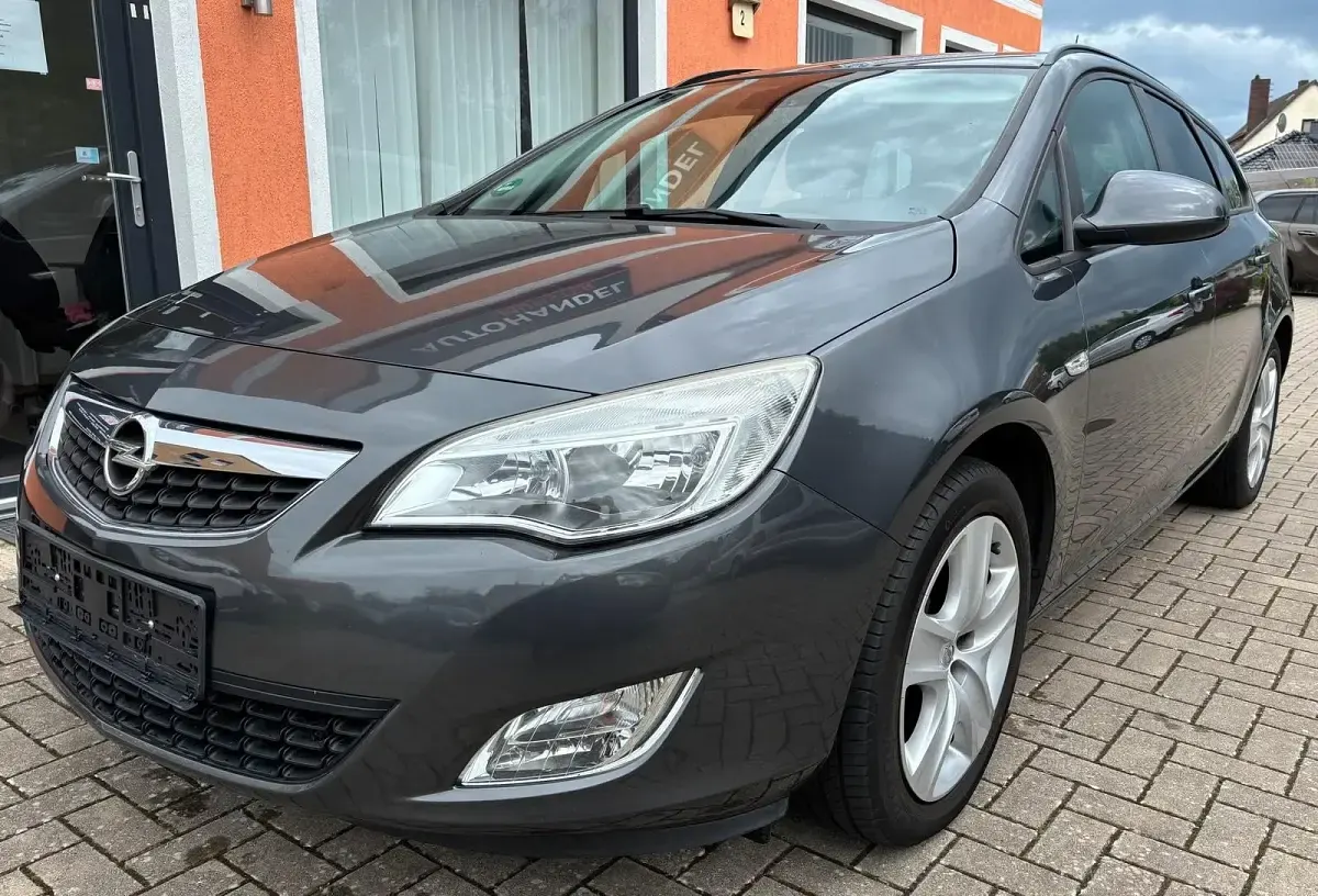 Gebraucht Opel Astra 120 PS (88 kW) 2012 Grau Kombi